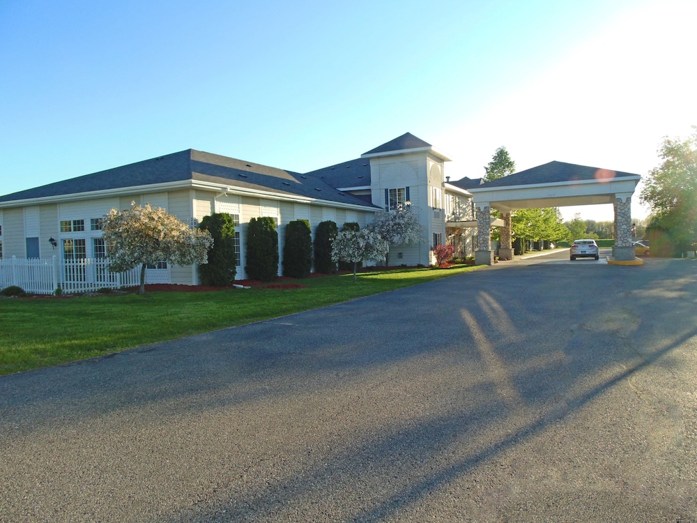 American Inn And Suites Houghton Lake — Houghton Lake