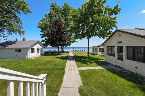 The Roost — Houghton Lake