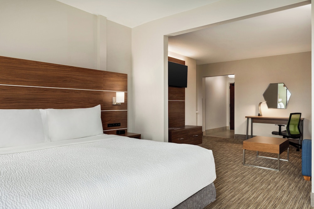 Holiday Inn Express Suites Lexington NwVineyard - photo 30