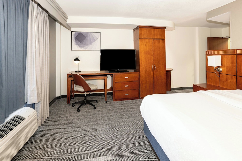 Courtyard by Marriott Wichita At Old Town - photo 9