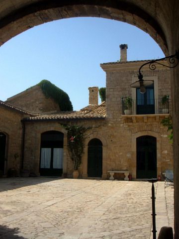 Farm - carbon neutral hotel in Butera
