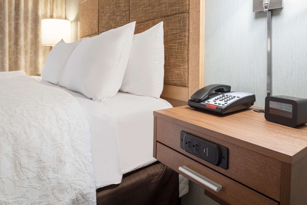 Hampton Inn Lincoln Airport - photo 10