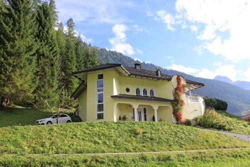 Haus am Ölberg — 4-Star Luxury Hotel in Elmen, Austria