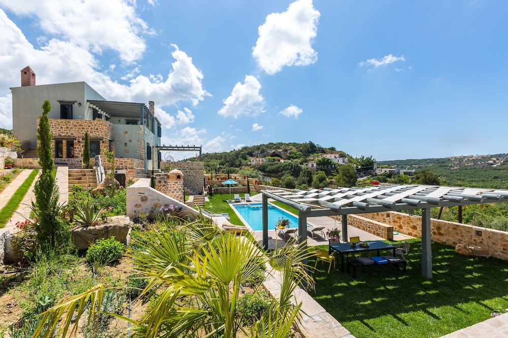 Erondas Cretan Country Villas — 4-Star Luxury Hotel in Rethymno, Greece
