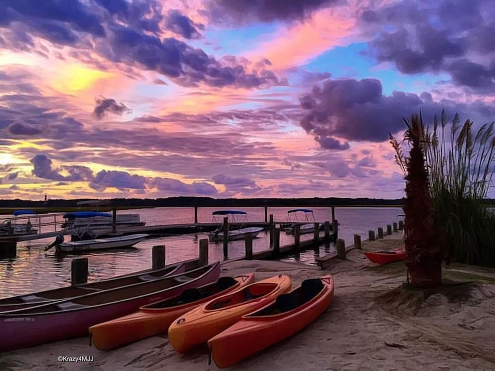 Snug Harbor Marina and Hotel - photo 33