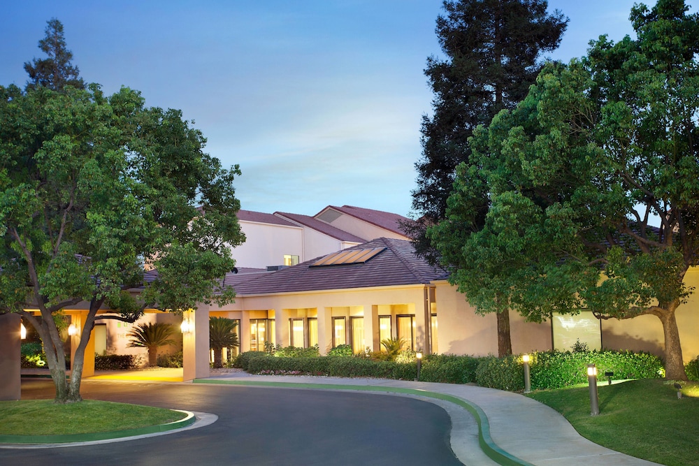 Courtyard by Marriott Bakersfield — hotel in Bakersfield