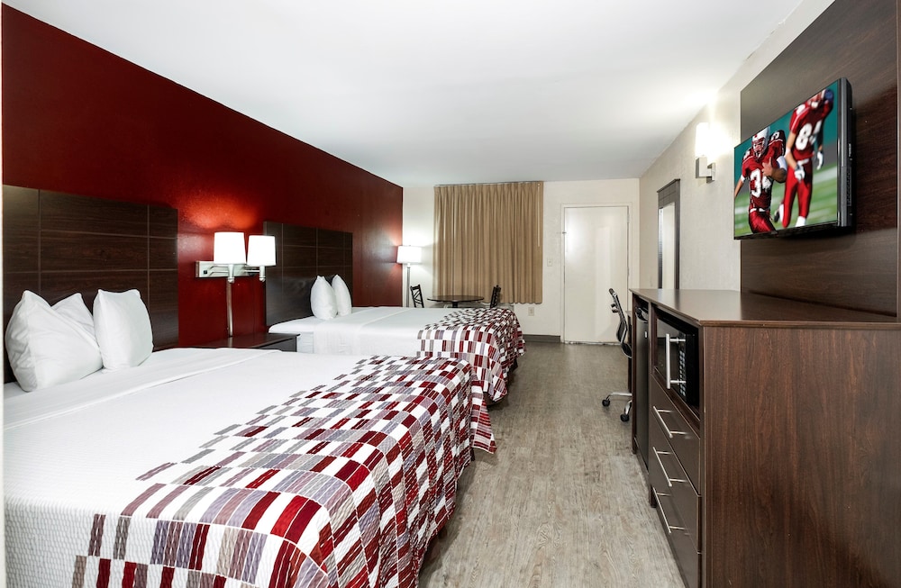 Red Roof Inn Bakersfield - photo 4