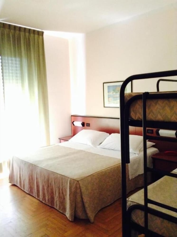 Hotel Du Parc — Atri — photo 5