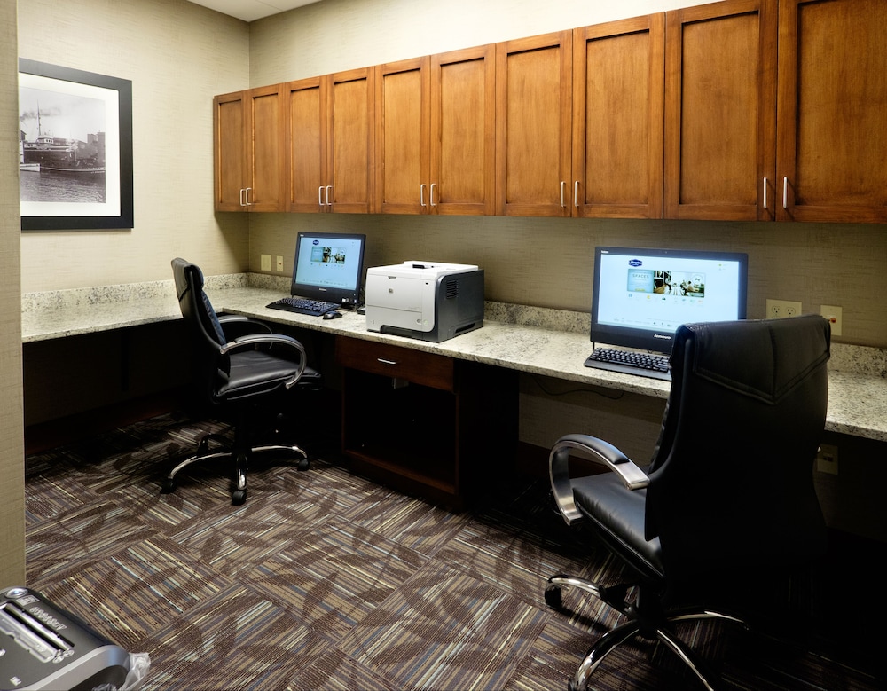 Hampton Inn Green Bay Downtown - photo 63
