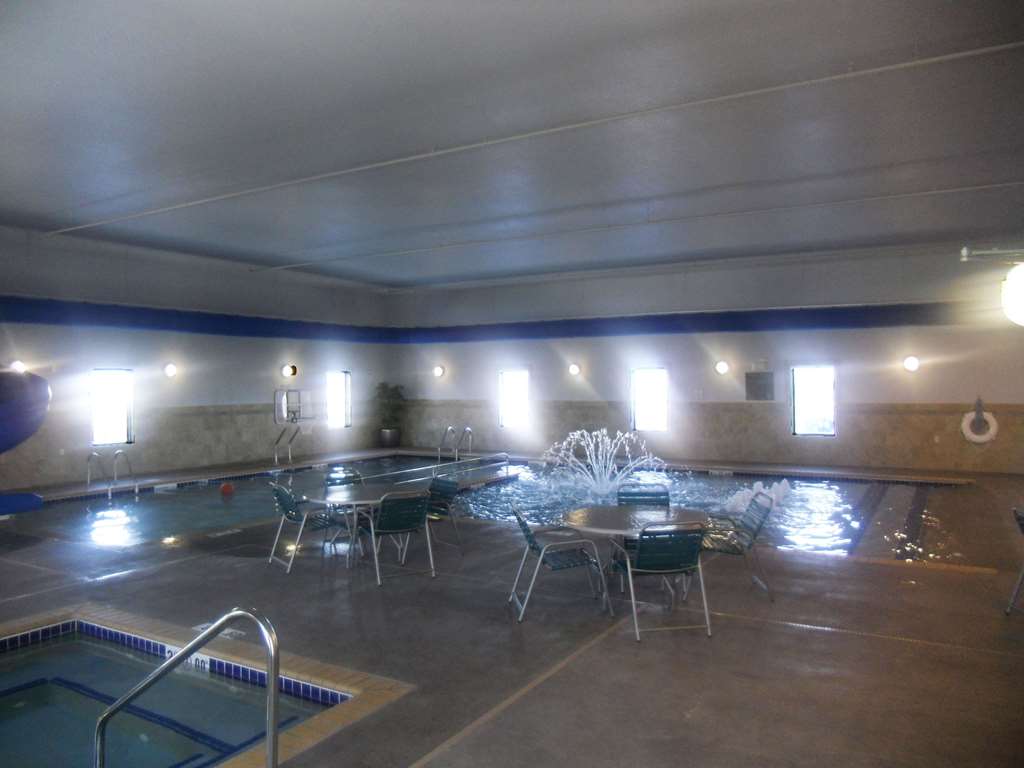 La Quinta Inn & Suites by Wyndham Bismarck - photo 11