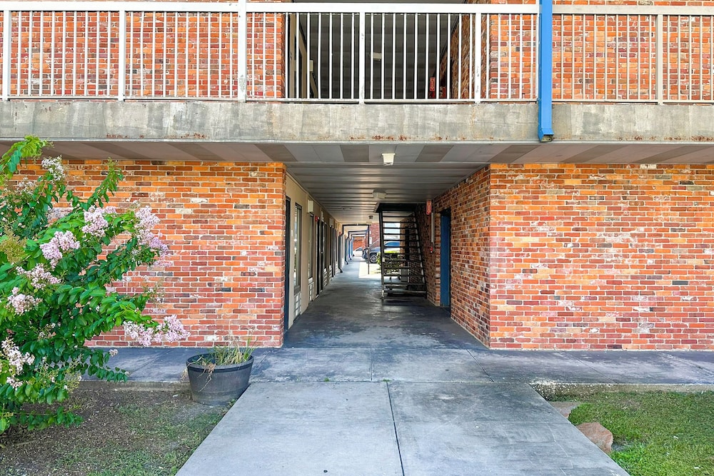 Hahira Inn By OYO near Valdosta - photo 8