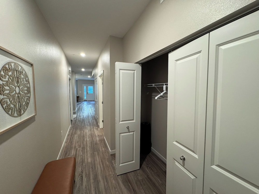 Elegant Townhouse near NDSU and Downtown Fargo #101 — 4-Star Luxury Hotel in Fargo, United States