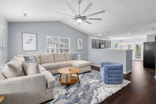 Blue Belle Across from Pool near Credit One in Charleston, United States