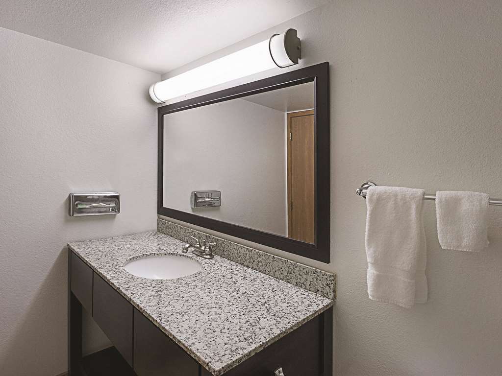 La Quinta Inn & Suites by Wyndham Woodburn - photo 13