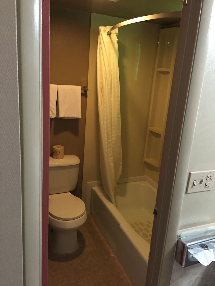 Americas Best Value Inn Franklin - photo 47