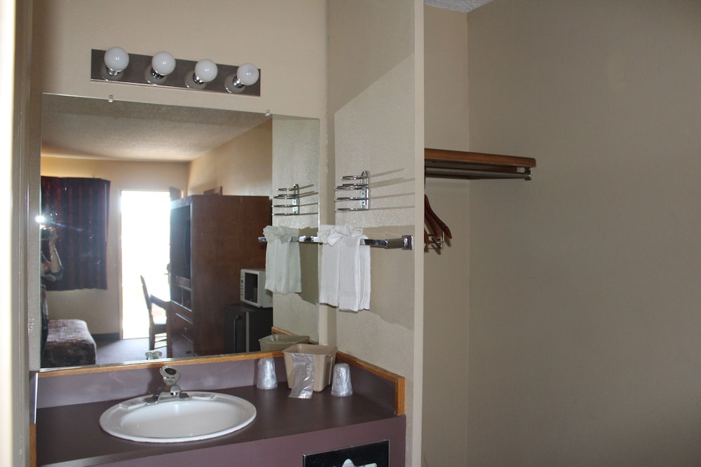 Cedars Inn Lewiston - photo 9