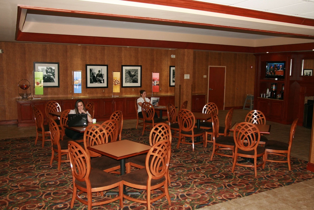 Hampton Inn Woodbridge - photo 34