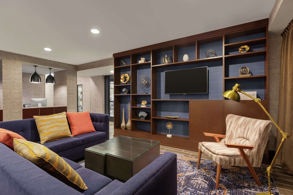 Doubletree by Hilton McLean Tysons - photo 7
