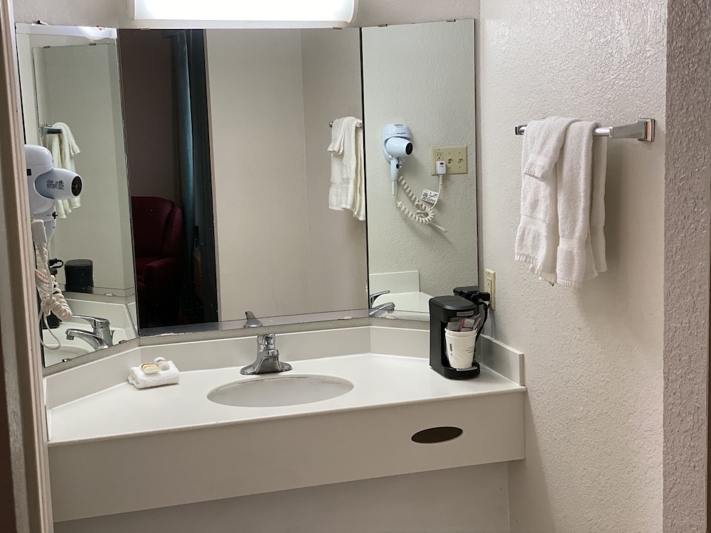 La Quinta Inn by Wyndham Tyler - photo 23