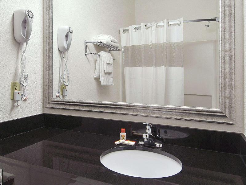 Super 8 By Wyndham Bowling Green North — Bowling Green