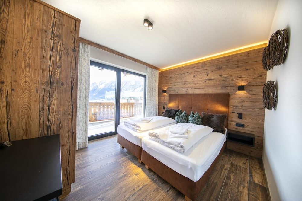 Nationalpark Chalet Törlspitze — 4-Star Luxury Hotel in Neukirchen Am Grossvenediger, Austria