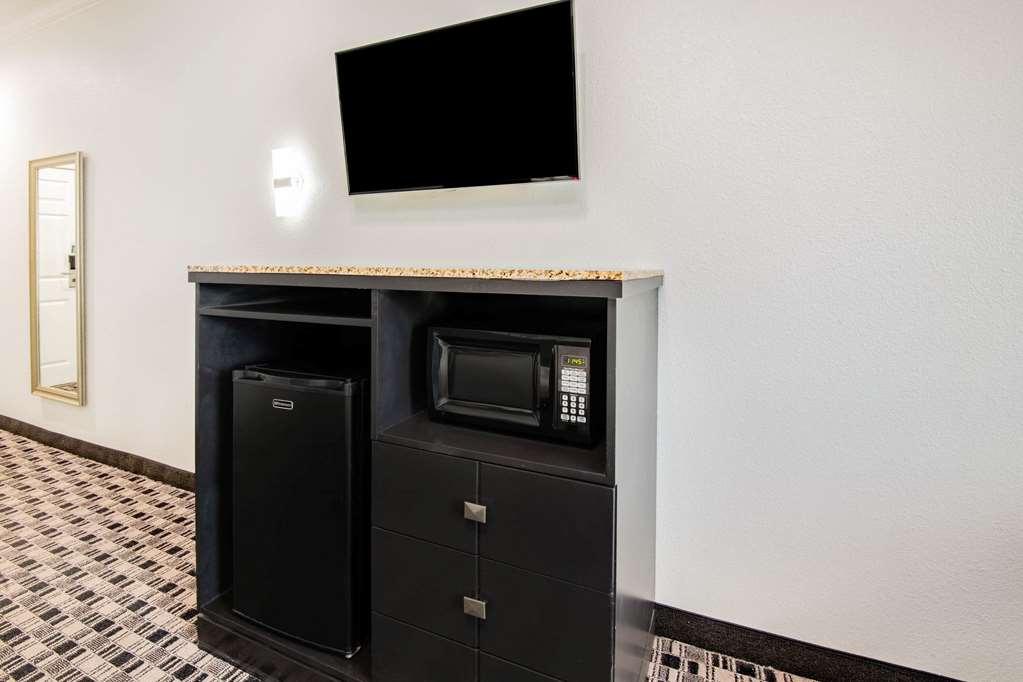 La Quinta Inn & Suites by Wyndham Dalhart - photo 43