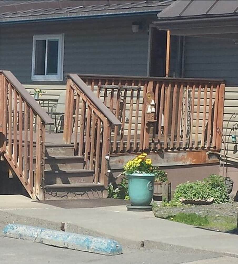 Beluga Lake Lodge - photo 9