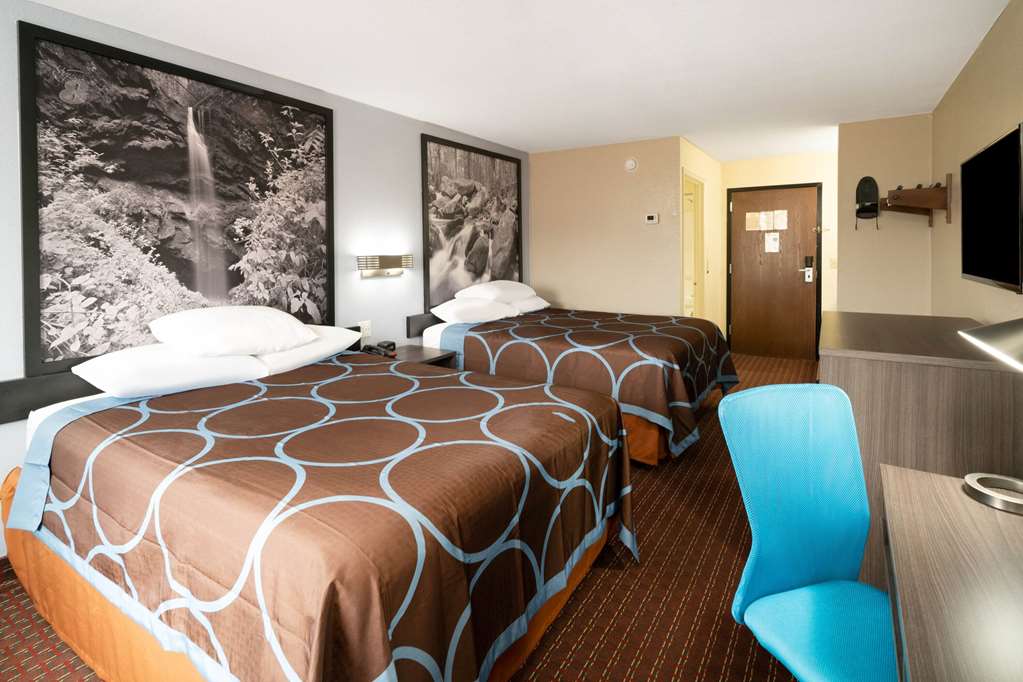 Super 8 by Wyndham Cleveland - photo 12