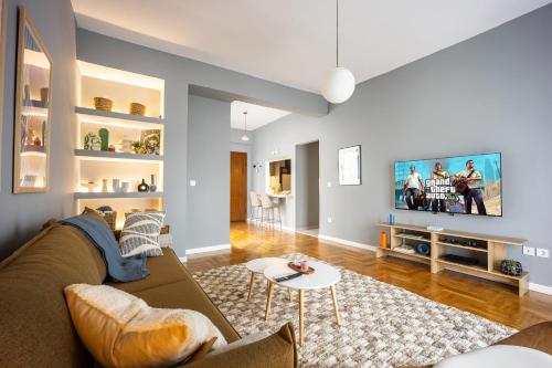 2BR Family Apt for 6 and a Large Sunny Balcony — 4-Star Luxury Hotel in Athens, Greece