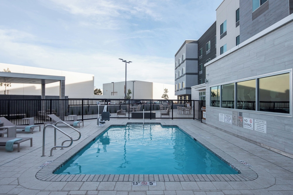 Fairfield Inn & Suites by Marriott Anaheim Los Alamitos - photo 27