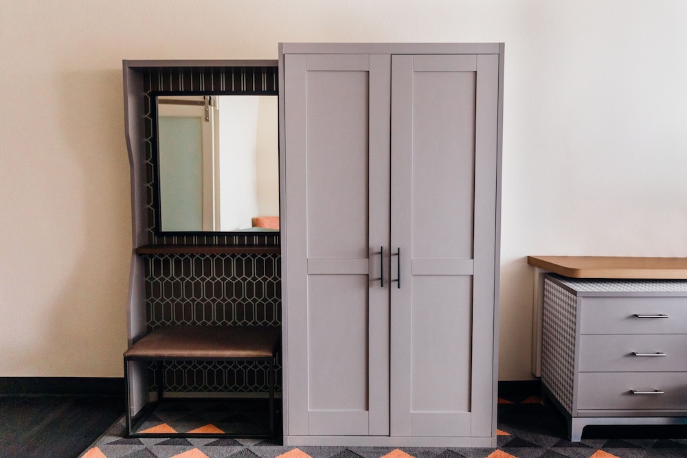 Holiday Inn & Suites Phoenix Mesa Chandler an IHG Hotel - photo 3