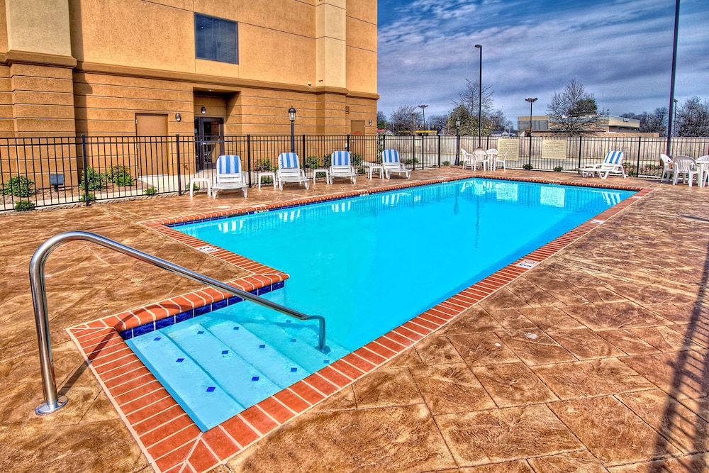 Hampton Inn Clarksdale - photo 12