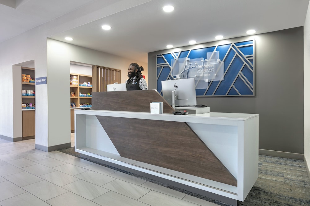 Holiday Inn Express & Suites Marshall by IHG - photo 45