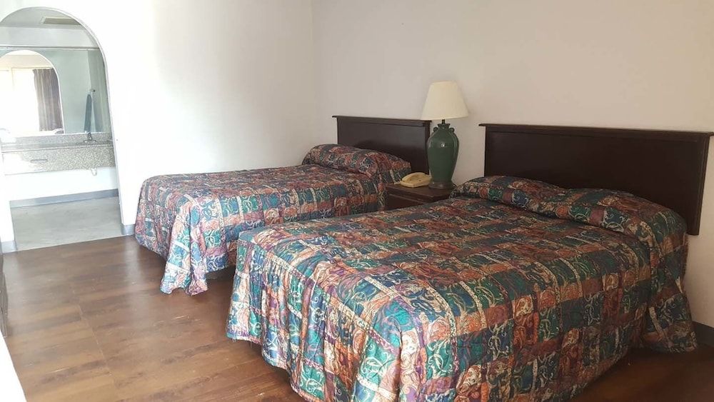 Cactus Inn and Suites - photo 7
