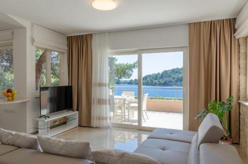 Pine Tree Apartment Zanetic — 4-Star Luxury Hotel in Blato, Croatia