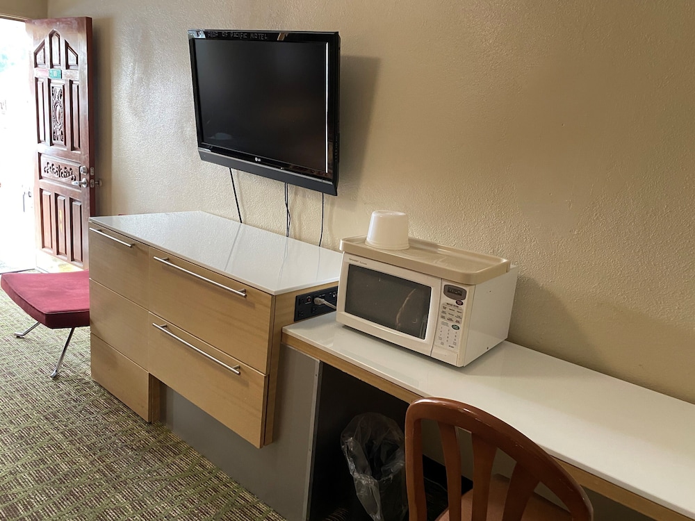 Pacific Express Inn - photo 4