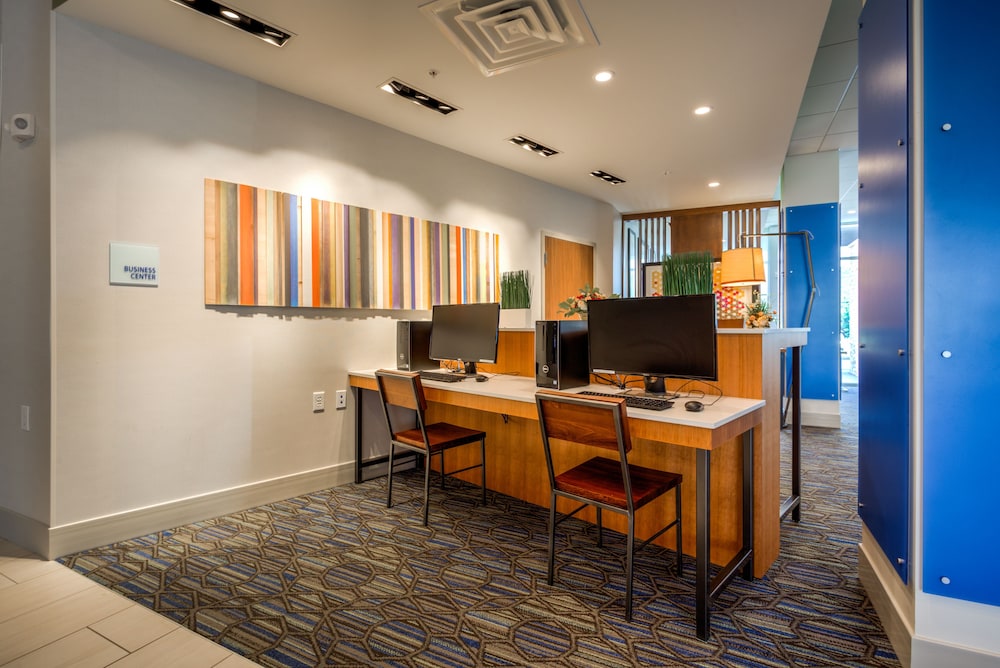 Holiday Inn Express & Suites Reedsville State Coll Area by IHG - photo 16