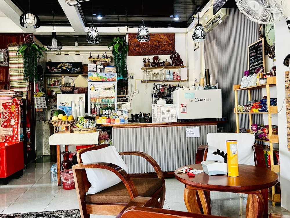 Domon Riverside Hotel in Vangviang, Laos