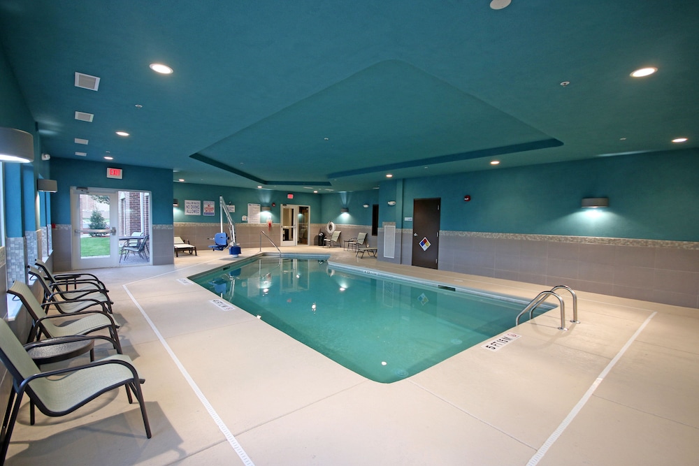 Holiday Inn Express & Suites Charlotte North by IHG - photo 10