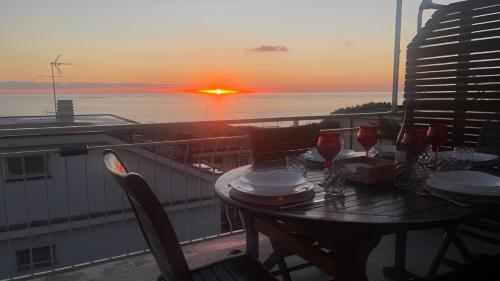 Attico con terrazza fronte mare a Cavi di Lavagna — 4-Star Luxury Hotel in Lavagna, Italy