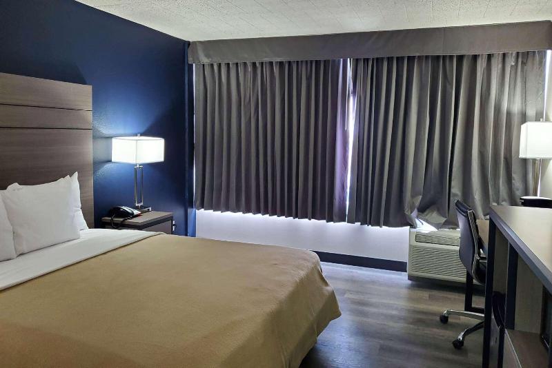 Baymont by Wyndham Laredo - photo 27