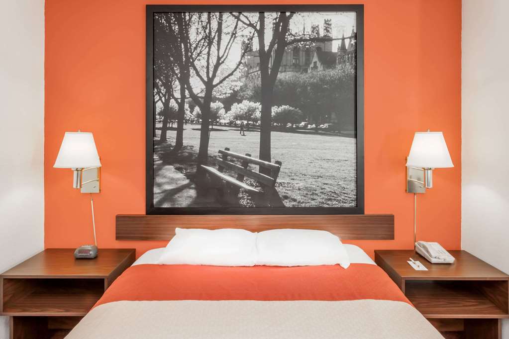 Super 8 by Wyndham Washington Peoria Area - photo 4