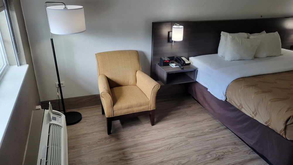 Quality Inn Forsyth near GA Public Safety Training Center - photo 8
