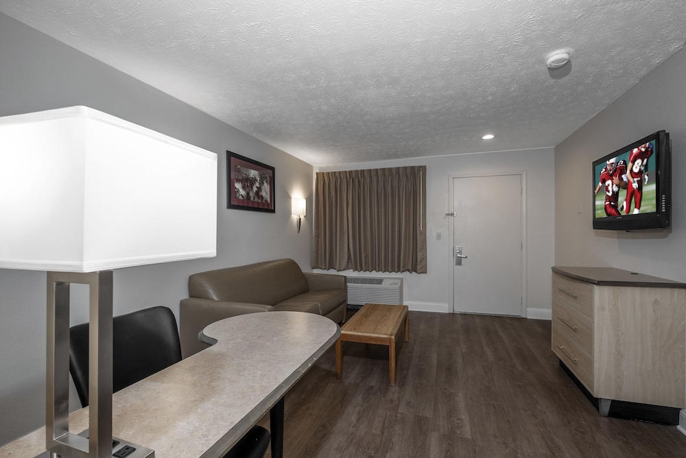 Red Roof Inn Indianapolis Greenwood - photo 14