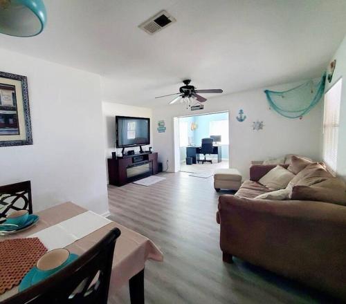 The Sea Scallop Minutes To Madeira Beach in St. Petersburg, United States