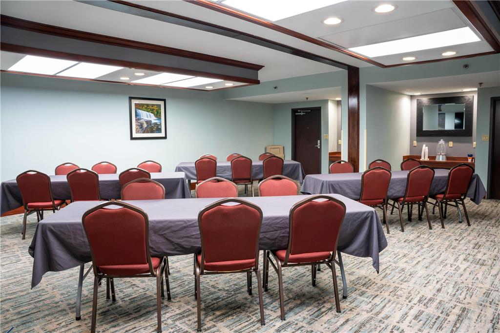 Comfort Suites Outlet Center - photo 27