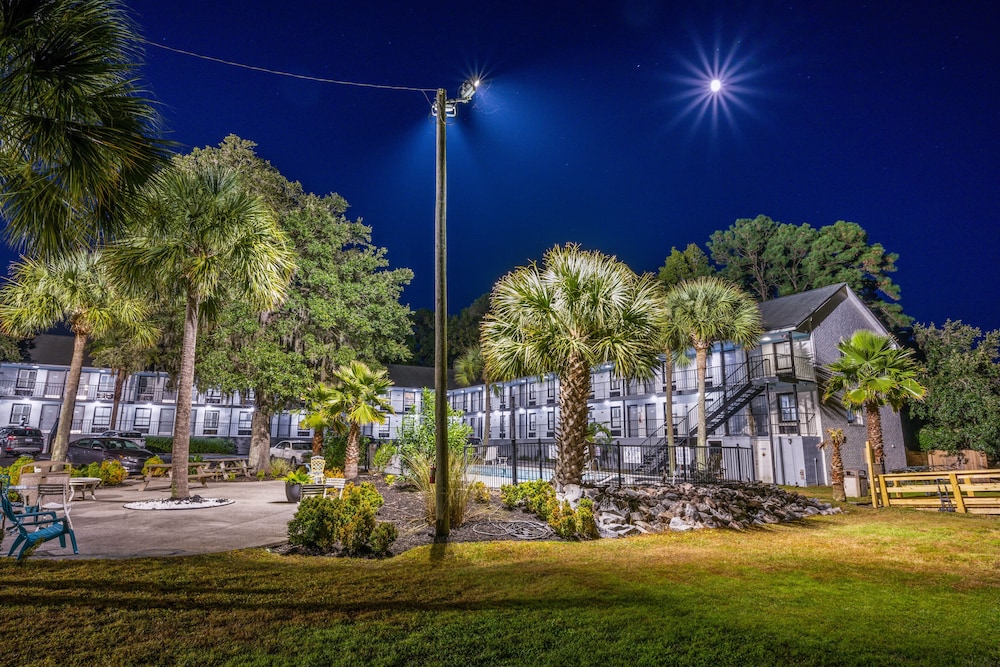 Creekside Lands Inn - photo 35