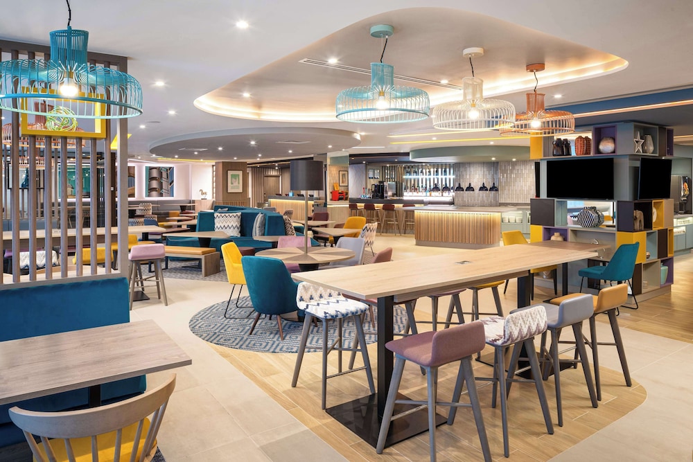 Hampton by Hilton London City — 4-Star Luxury Hotel in London, United Kingdom