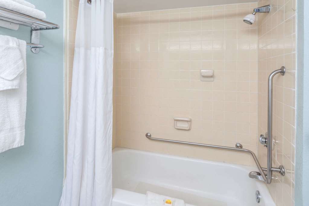 Days Inn by Wyndham Portage Indiana Dunes National Park - photo 8