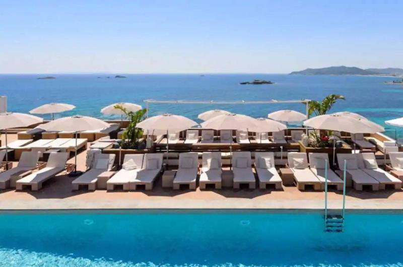 Hotel Cenit Apts Sol Y Viento — Ibiza